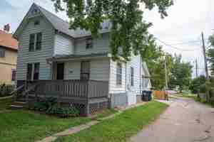 featured image of 418 N Van Buren St