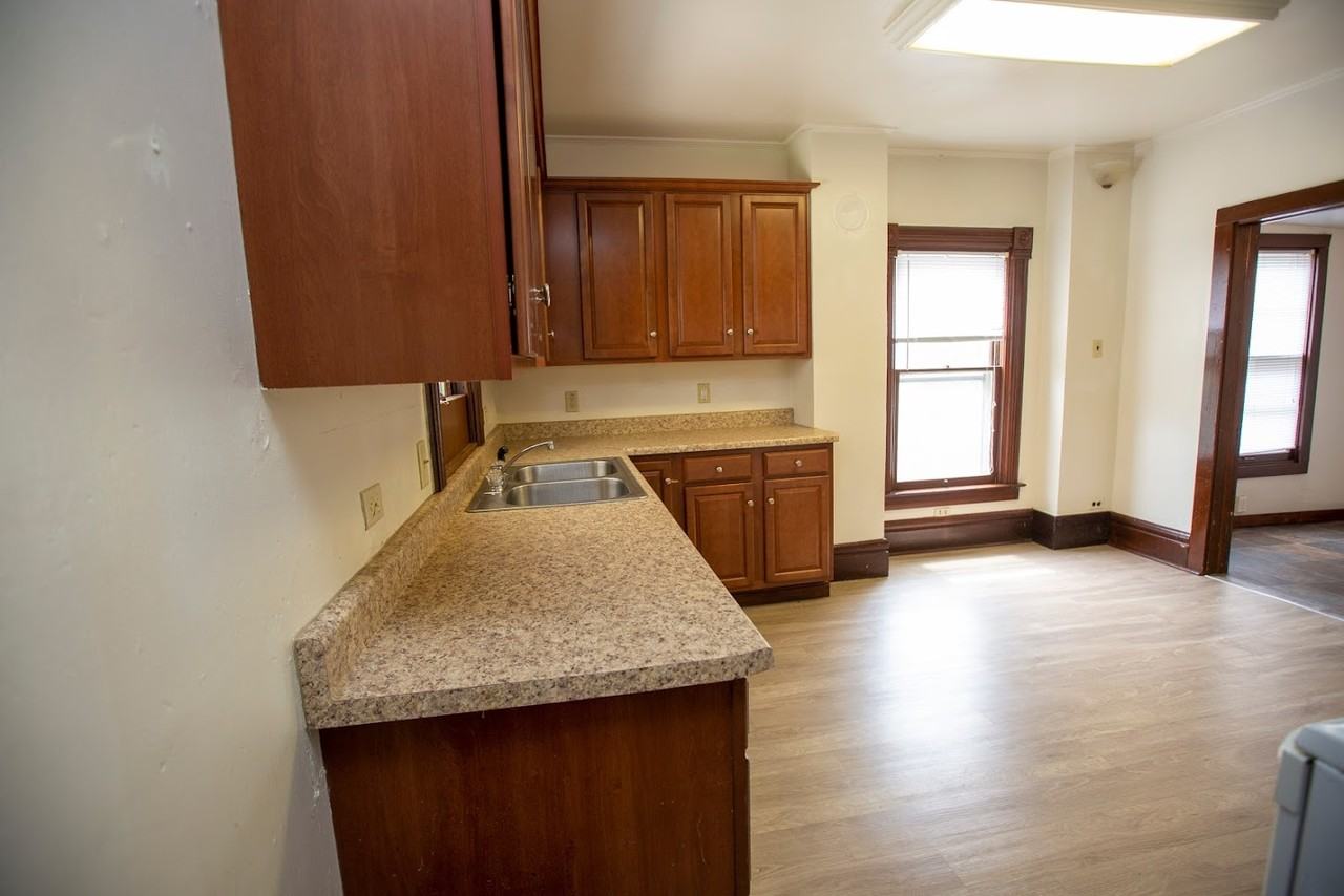 418 N Van Buren St - Photo 2 of 31