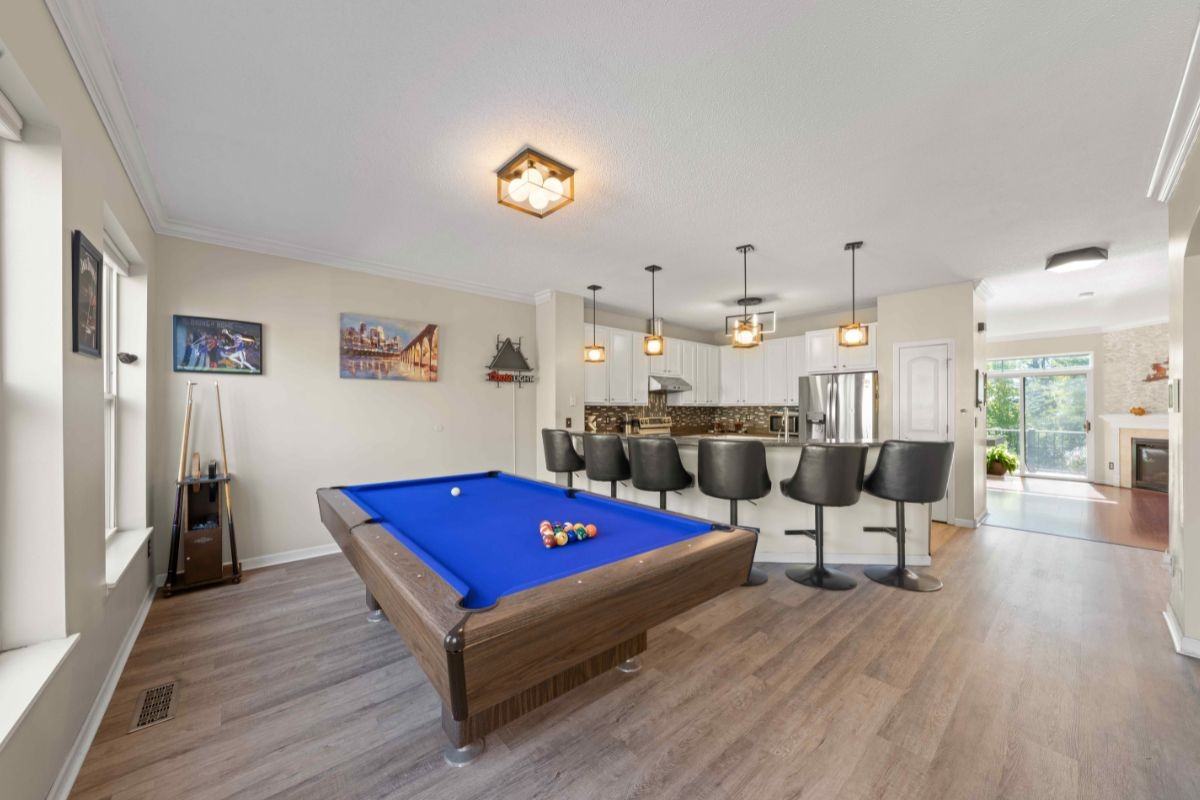 10283 Bleeker St - Photo 3 of 36