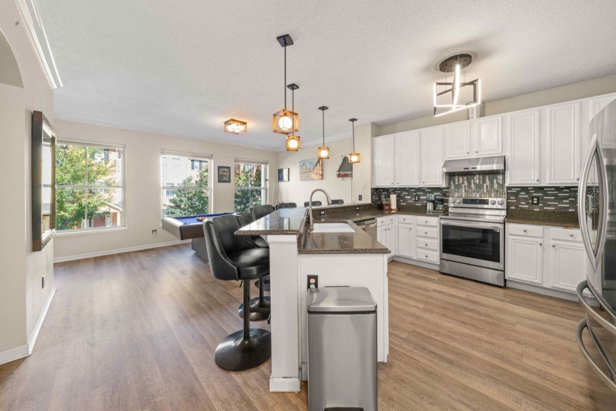 10283 Bleeker St - Photo 5 of 36