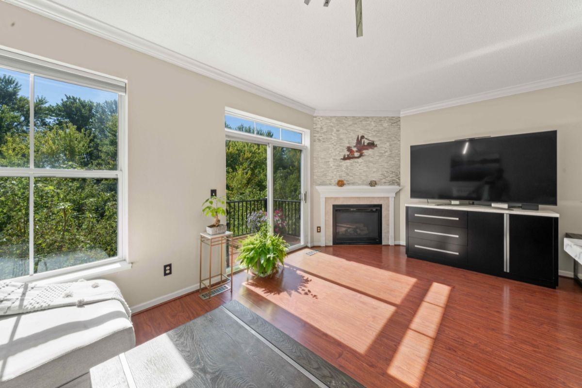 10283 Bleeker St - Photo 7 of 36