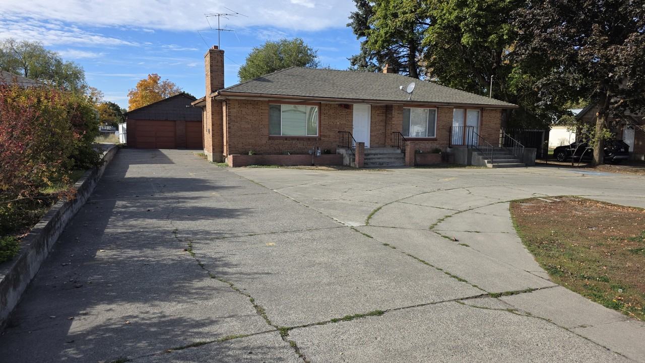 825 N Argonne Rd - Photo 2 of 26