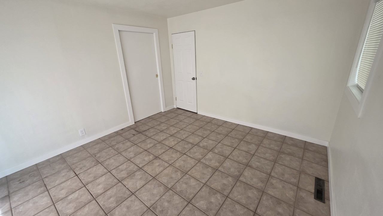 825 N Argonne Rd - Photo 3 of 26