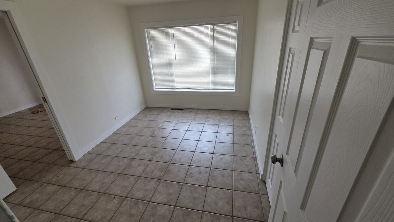 825 N Argonne Rd - Photo 6 of 26