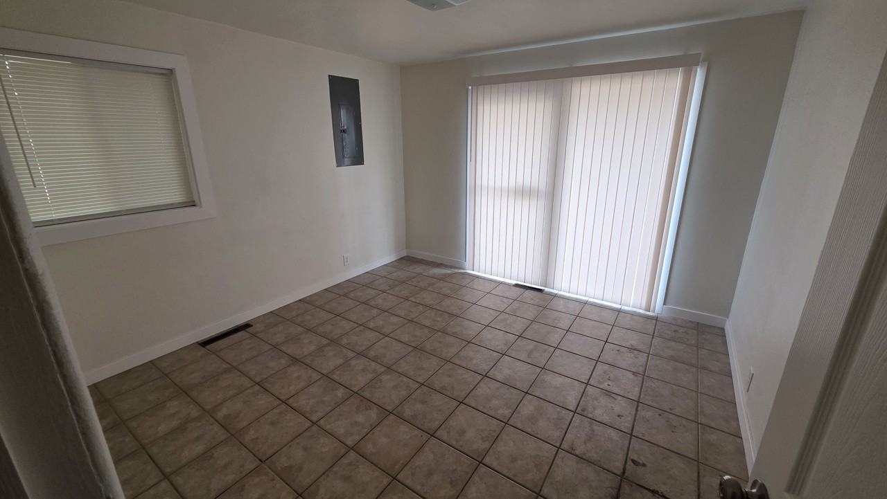 825 N Argonne Rd - Photo 7 of 26