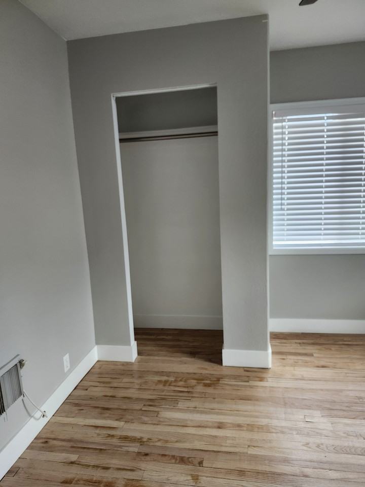 36 Broadway St - Photo 3 of 19