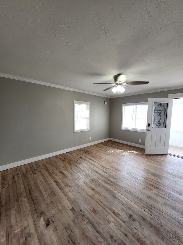 36 Broadway St - Photo 4 of 19