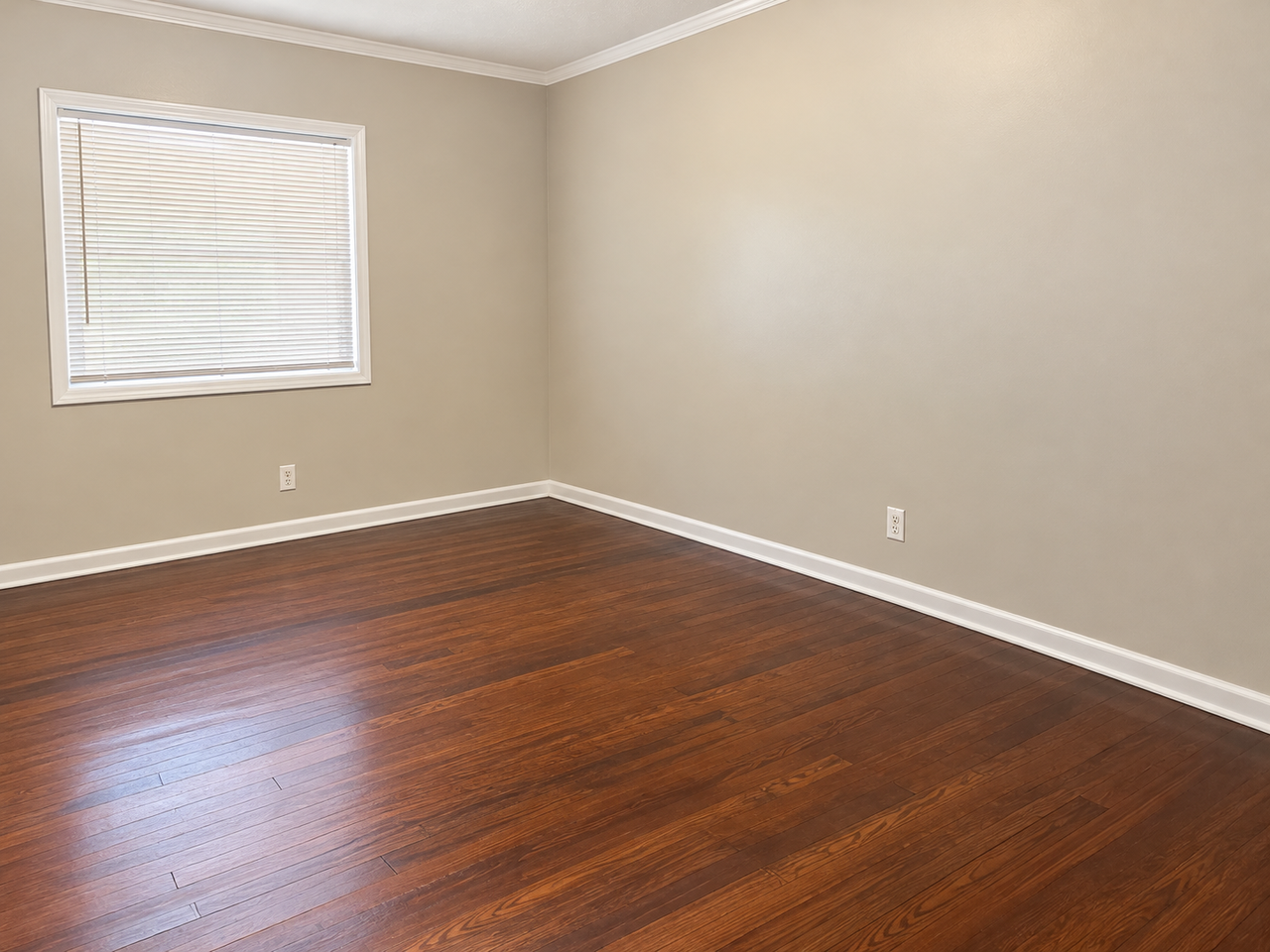 112 E Pine St - Photo 2 of 7