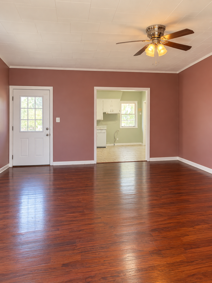 112 E Pine St - Photo 3 of 7