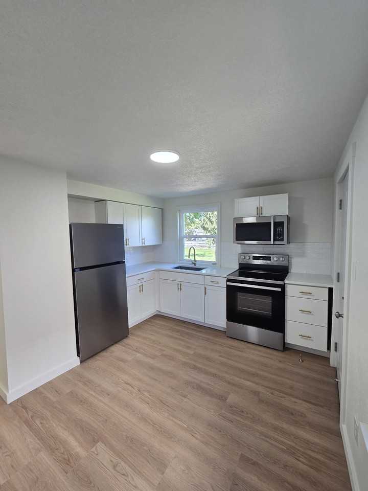 584 Smith Ave #584-1 - Photo 4 of 8