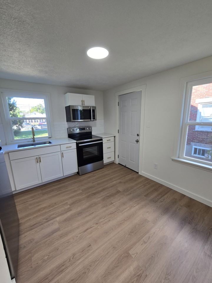 584 Smith Ave #584-1 - Photo 5 of 8