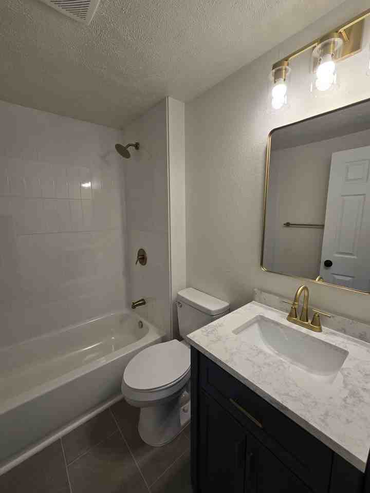 584 Smith Ave #584-1 - Photo 6 of 8