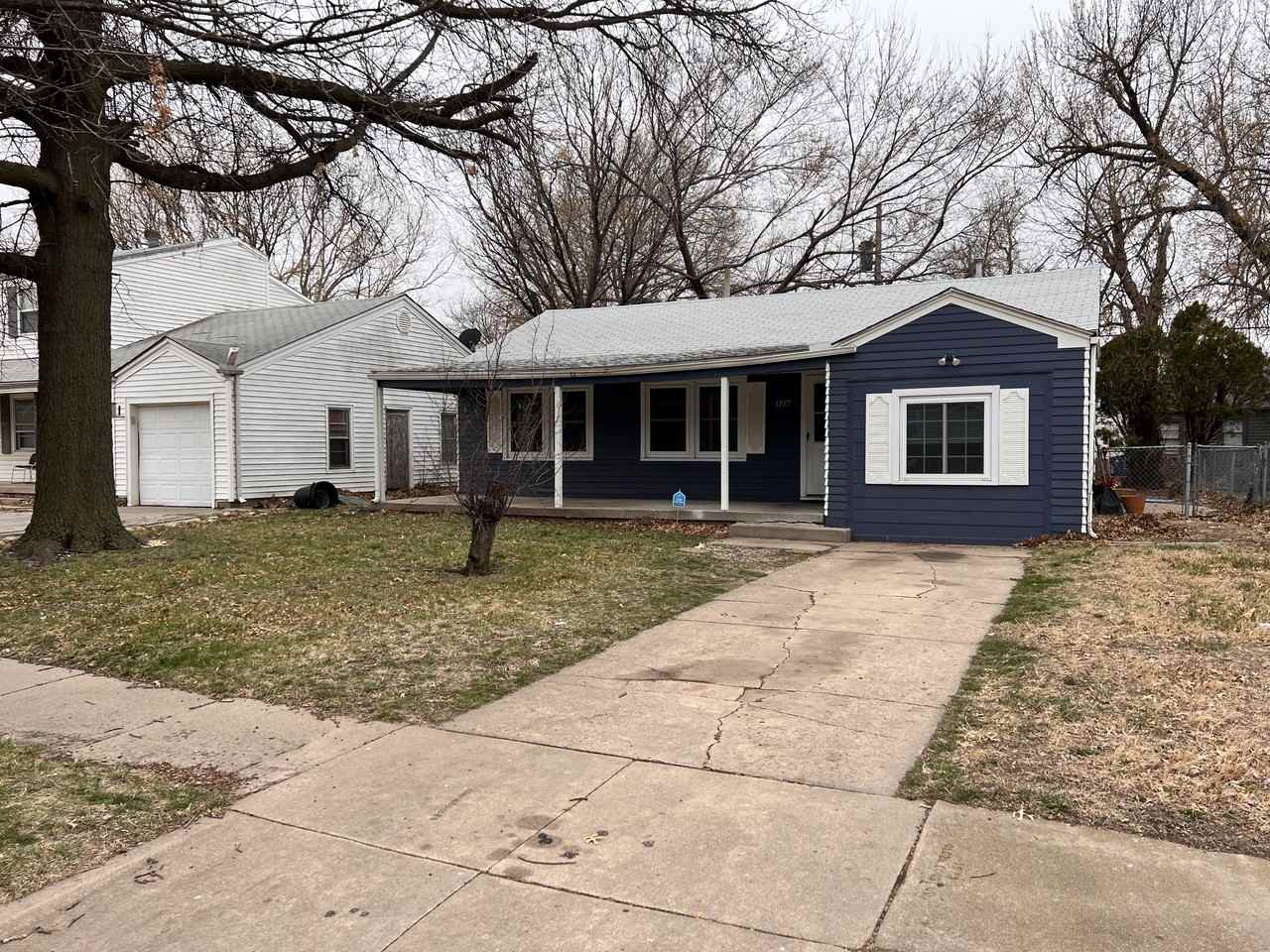 1557 N Pinecrest St - Photo 2 of 18
