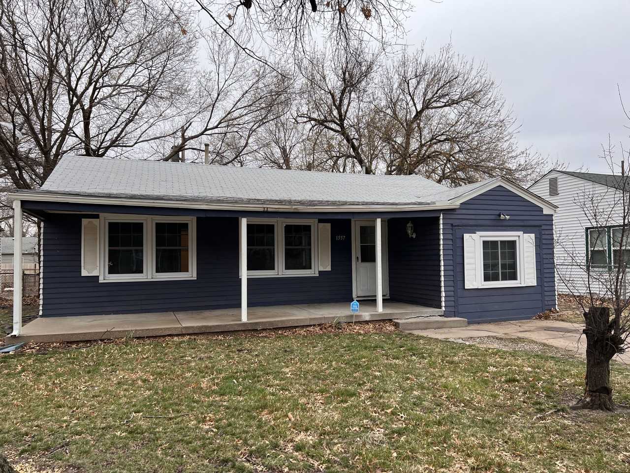 1557 N Pinecrest St - Photo 3 of 18