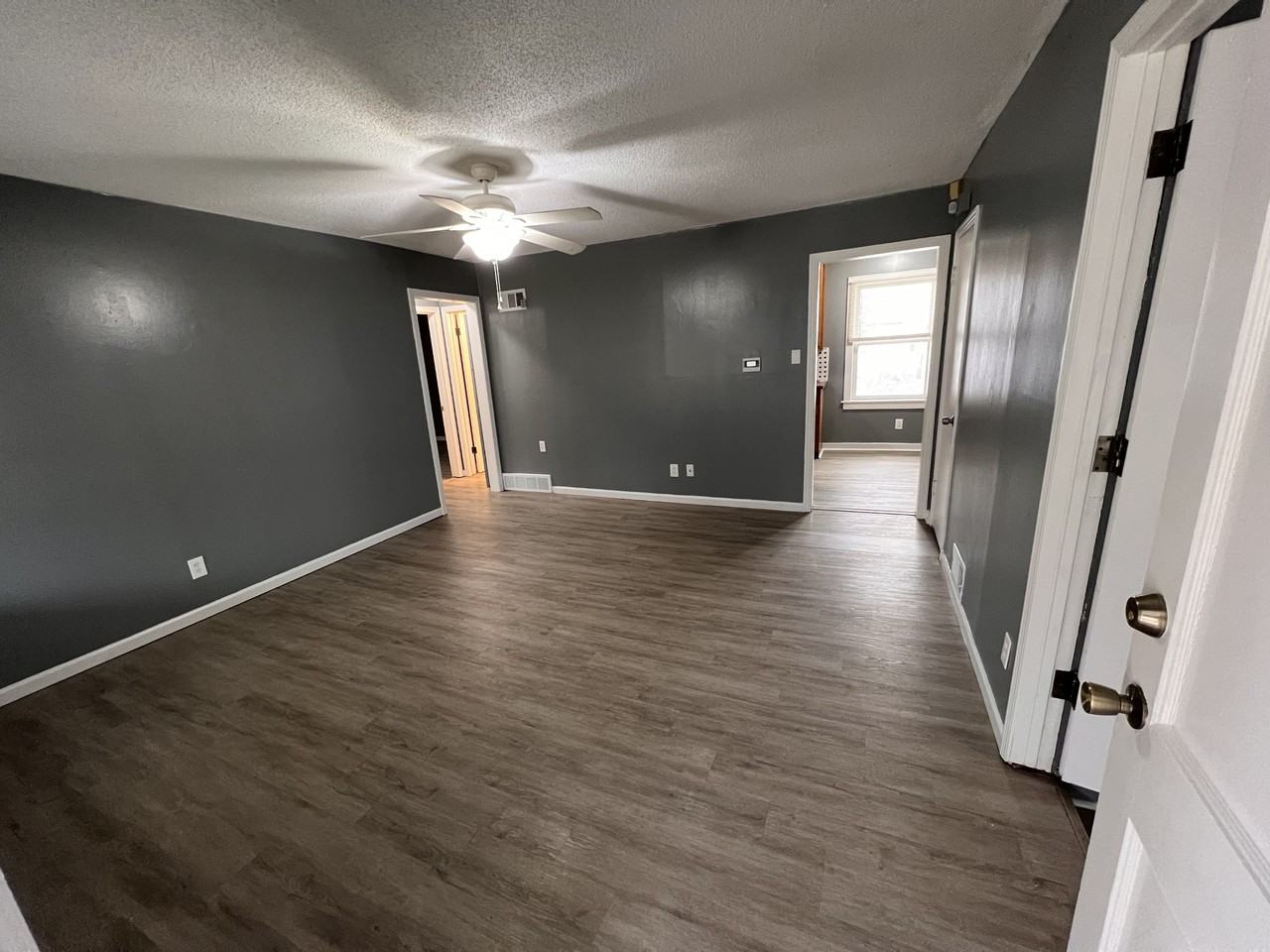 1557 N Pinecrest St - Photo 4 of 18