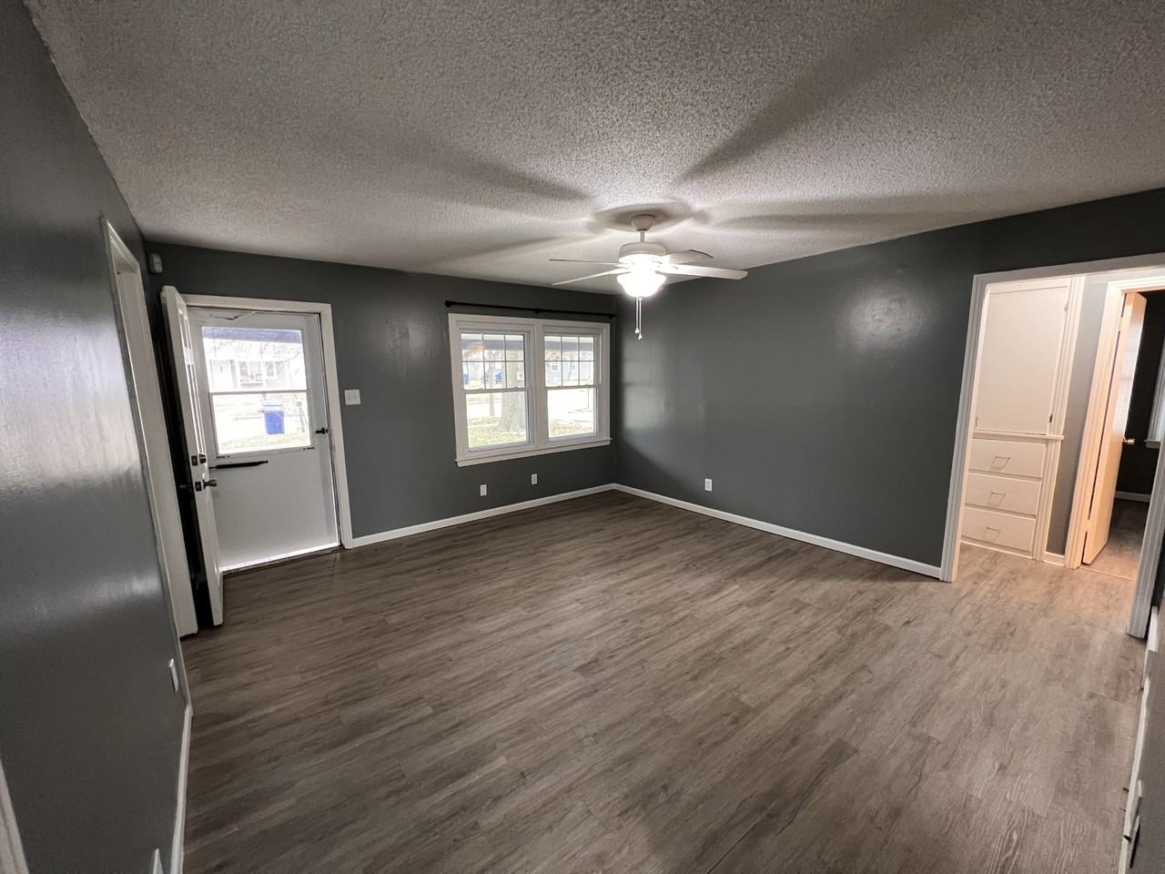 1557 N Pinecrest St - Photo 5 of 18