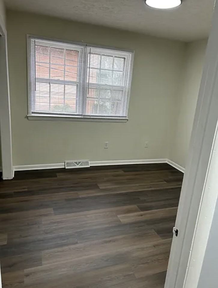 516 Virginia Ave #C - Photo 5 of 9