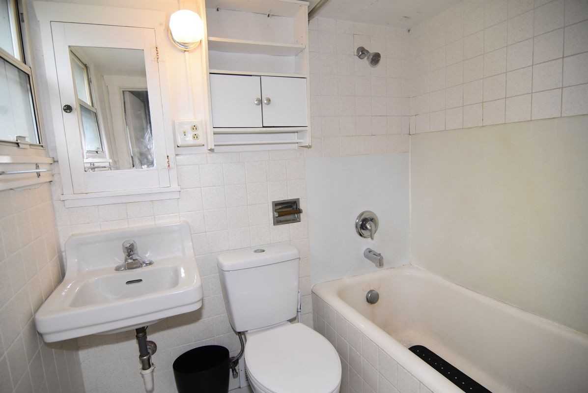 682 N Main St ##B - Photo 4 of 16