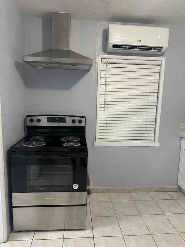 725 W Chanslor Way - Photo 3 of 21