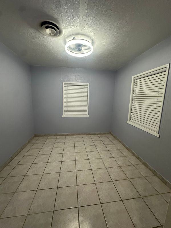 725 W Chanslor Way - Photo 6 of 21