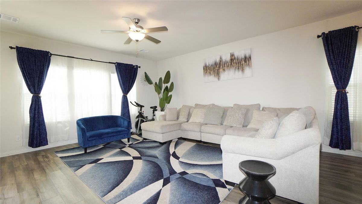 1128 Enchanted Rock Ln - Photo 2 of 12