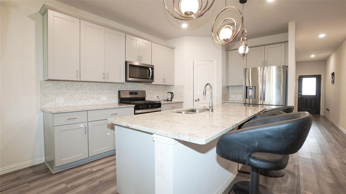 1128 Enchanted Rock Ln - Photo 3 of 12