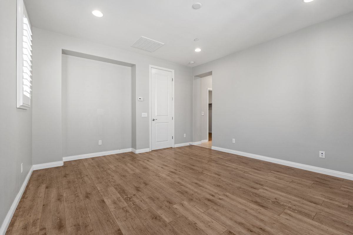 219 Primrose Dr - Photo 2 of 39