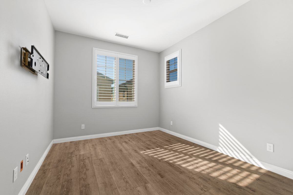 219 Primrose Dr - Photo 4 of 39