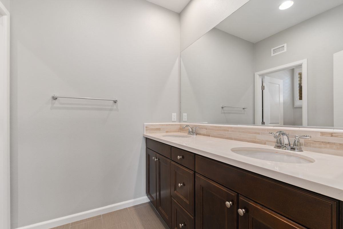 219 Primrose Dr - Photo 5 of 39