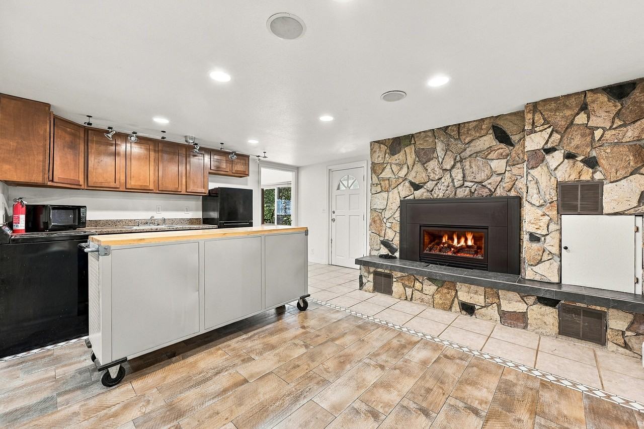 19598 Hill Dr Lowr - Photo 3 of 33