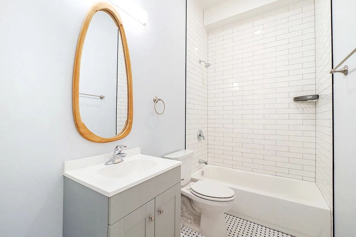 604 N Eutaw St - Photo 2 of 6