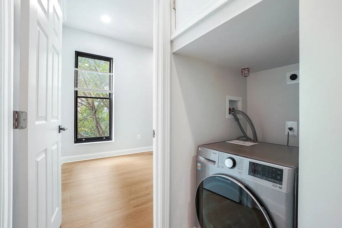 604 N Eutaw St - Photo 4 of 6