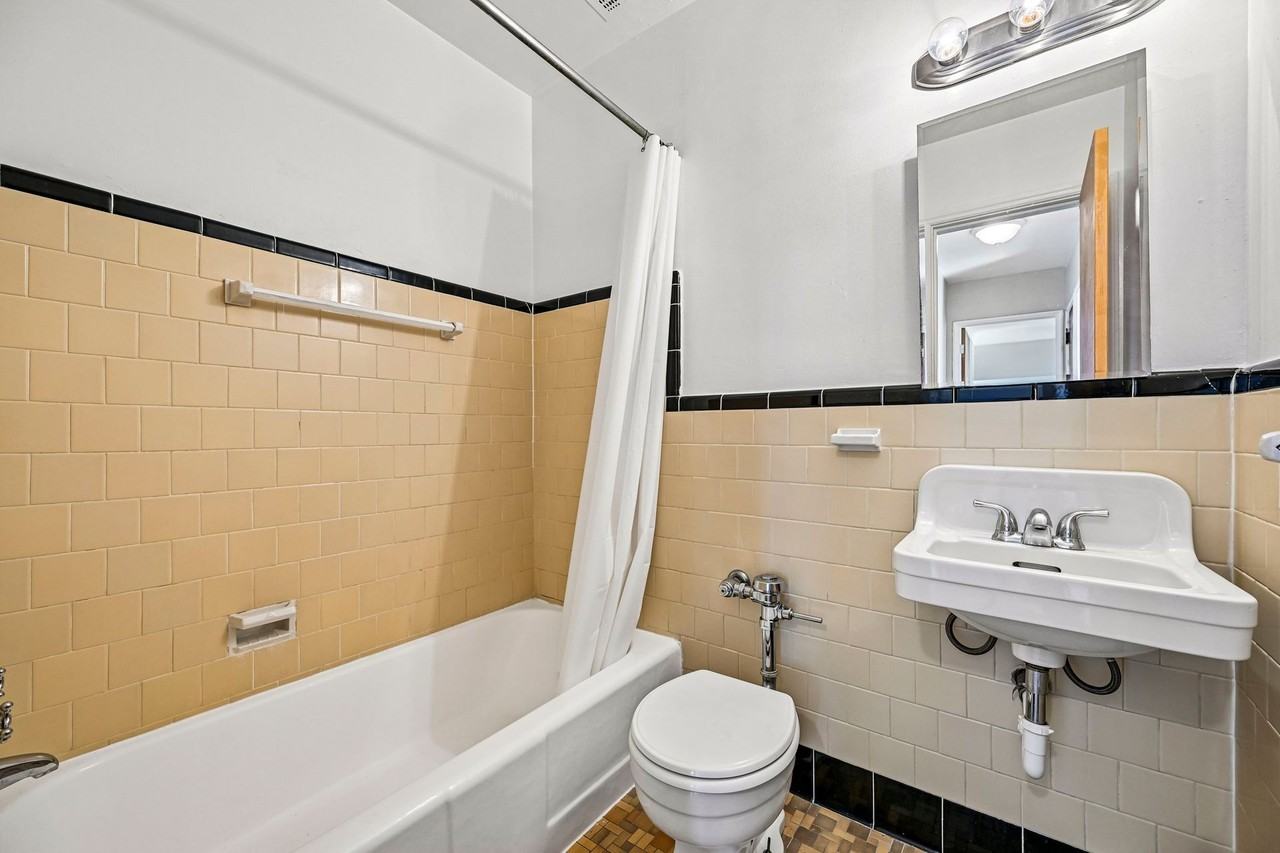 Leyden Street Apartments - Photo 7 of 11