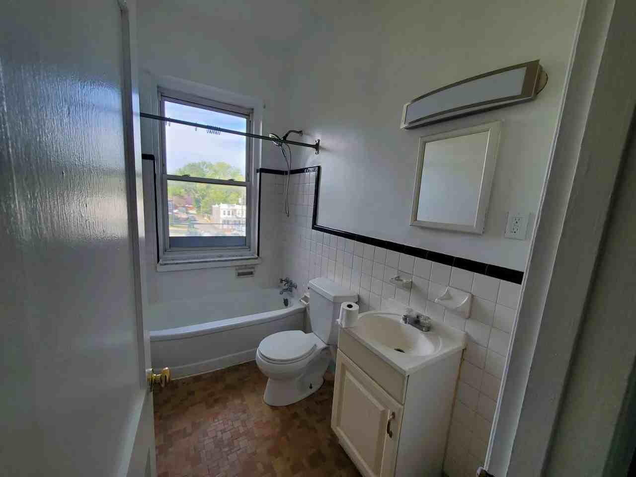 818 S Broom St #1B - Photo 2 of 9