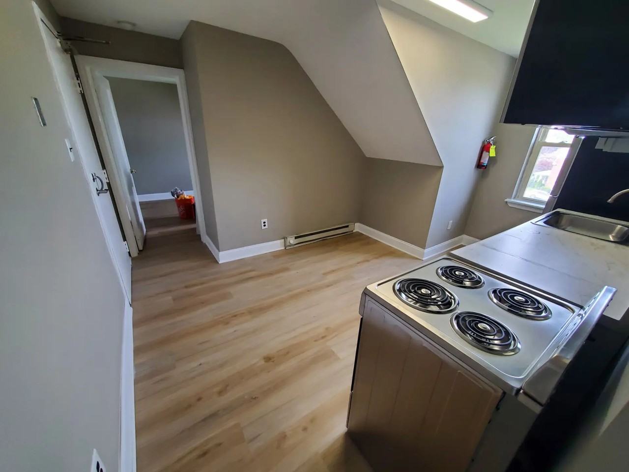 818 S Broom St #1B - Photo 3 of 9