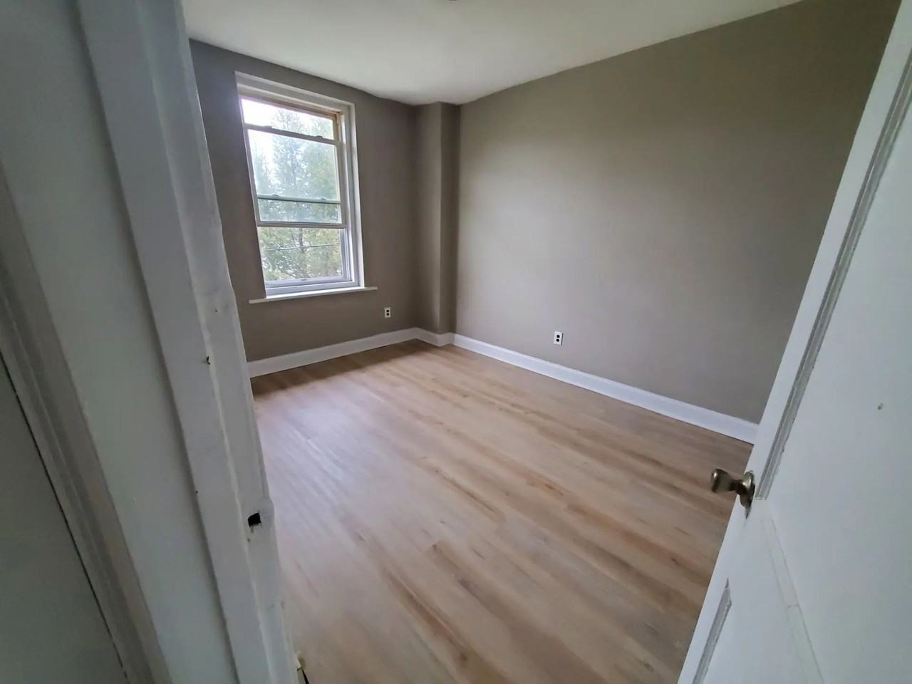 818 S Broom St #1B - Photo 6 of 9