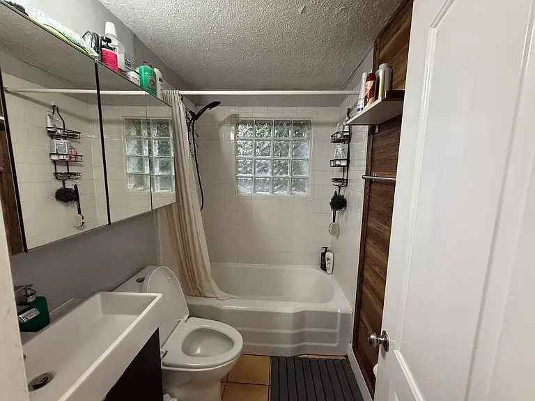 1147 United Ave Se #C - Photo 4 of 12