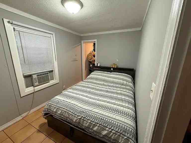 1147 United Ave Se #C - Photo 6 of 12