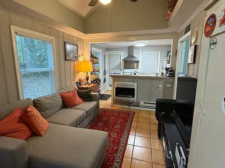 1147 United Ave Se #C - Photo 7 of 12