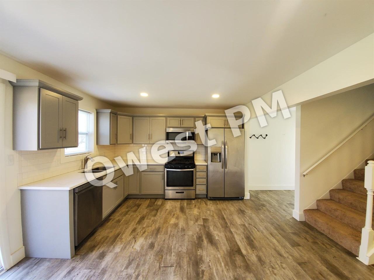 6315 Knapp St Ne - Photo 2 of 11