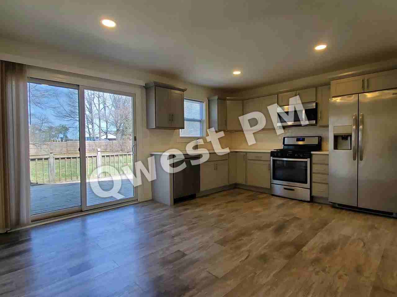 6315 Knapp St Ne - Photo 3 of 11