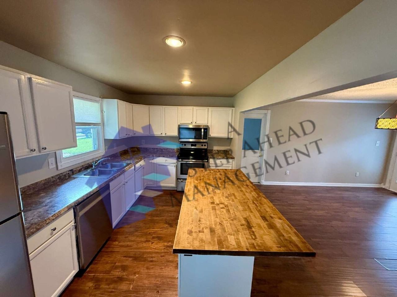 640 Lindenwood Dr - Photo 3 of 22