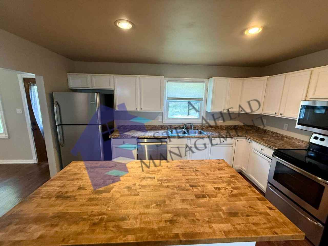 640 Lindenwood Dr - Photo 4 of 22