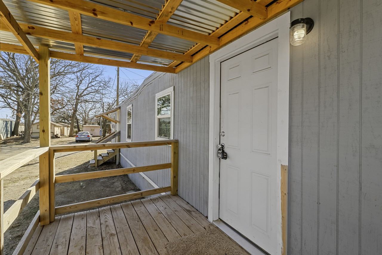 2715 Woodlawn Blvd #16 - Photo 2 of 11