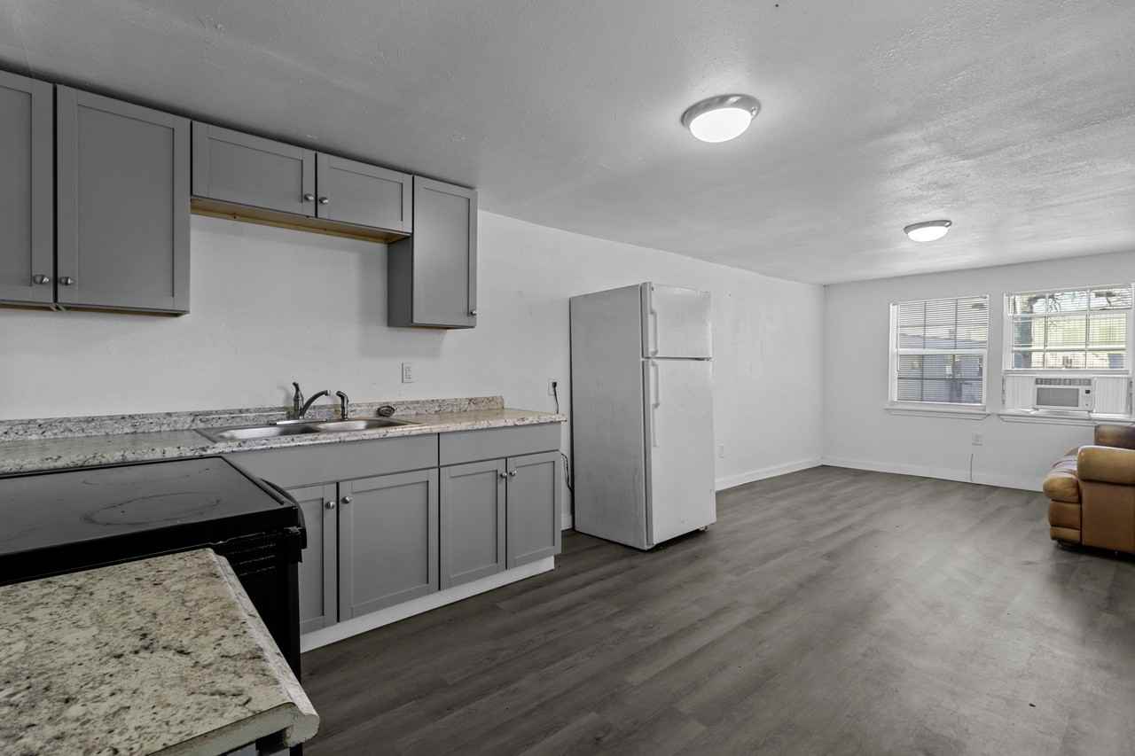 2715 Woodlawn Blvd #16 - Photo 4 of 11