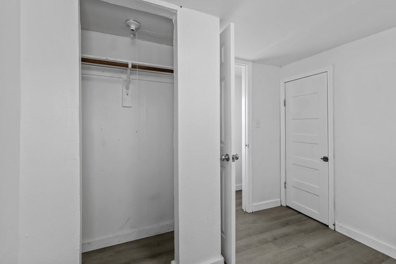 2715 Woodlawn Blvd #16 - Photo 6 of 11