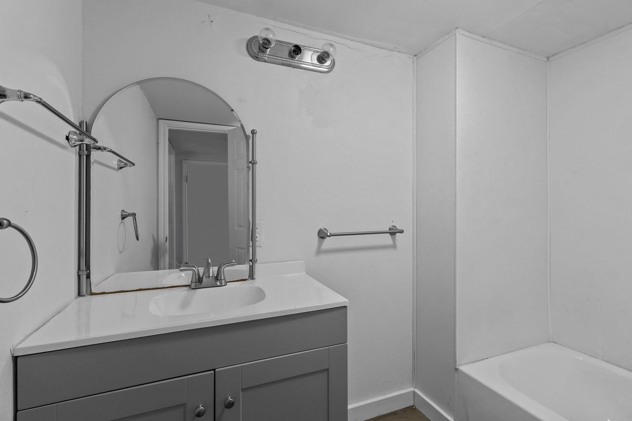 2715 Woodlawn Blvd #16 - Photo 7 of 11