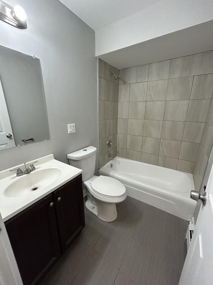 6211 N Kenmore Ave #502 - Photo 5 of 16