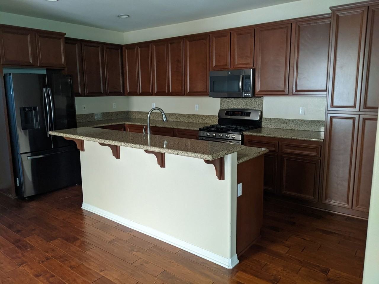 14553 Manchester Ave - Photo 2 of 24
