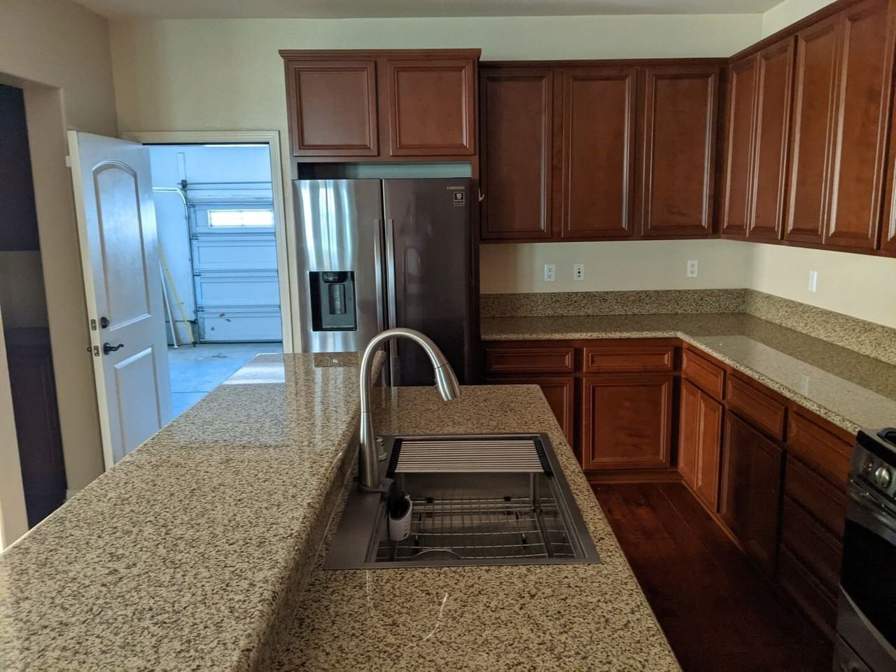14553 Manchester Ave - Photo 3 of 24